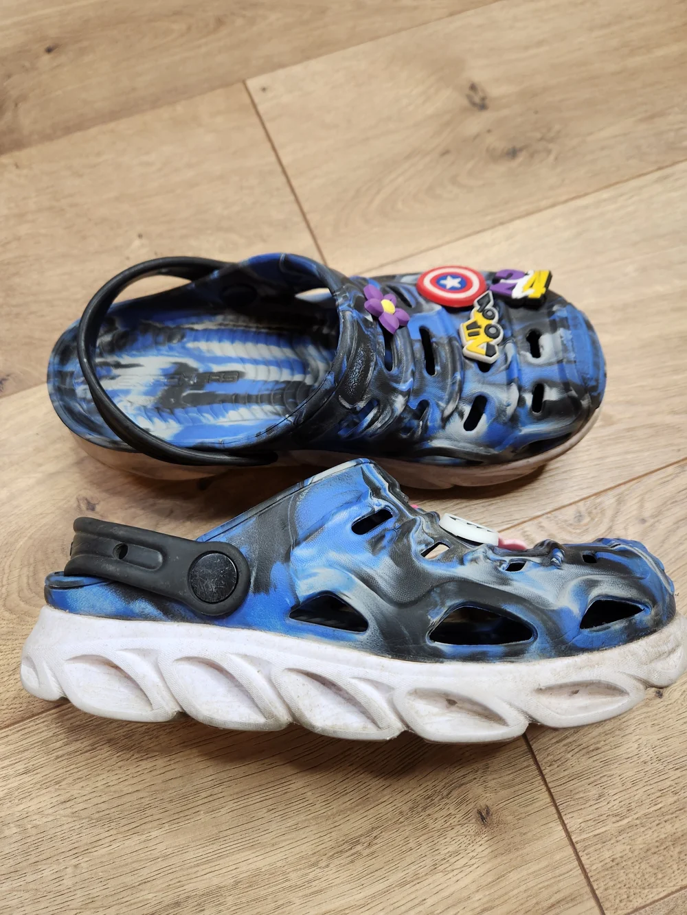 Skechers Light Up Hypno Splash Kids Blue and Black Slip-On Clog Sandals Size 4